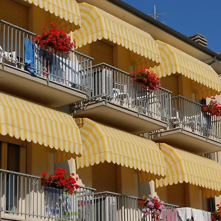 ホテル Ristorante La Terrazza リド・ディ・カマイオーレ